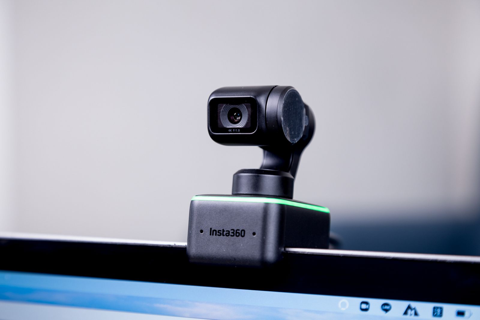 市面最強網路攝影機！insta360 Link 三手勢隔空操控、AI 智慧人像追蹤