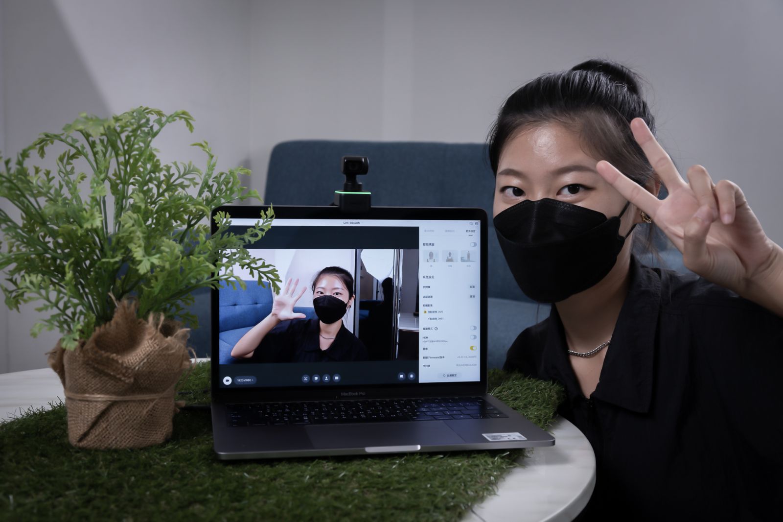 市面最強網路攝影機！insta360 Link 三手勢隔空操控、AI 智慧人像