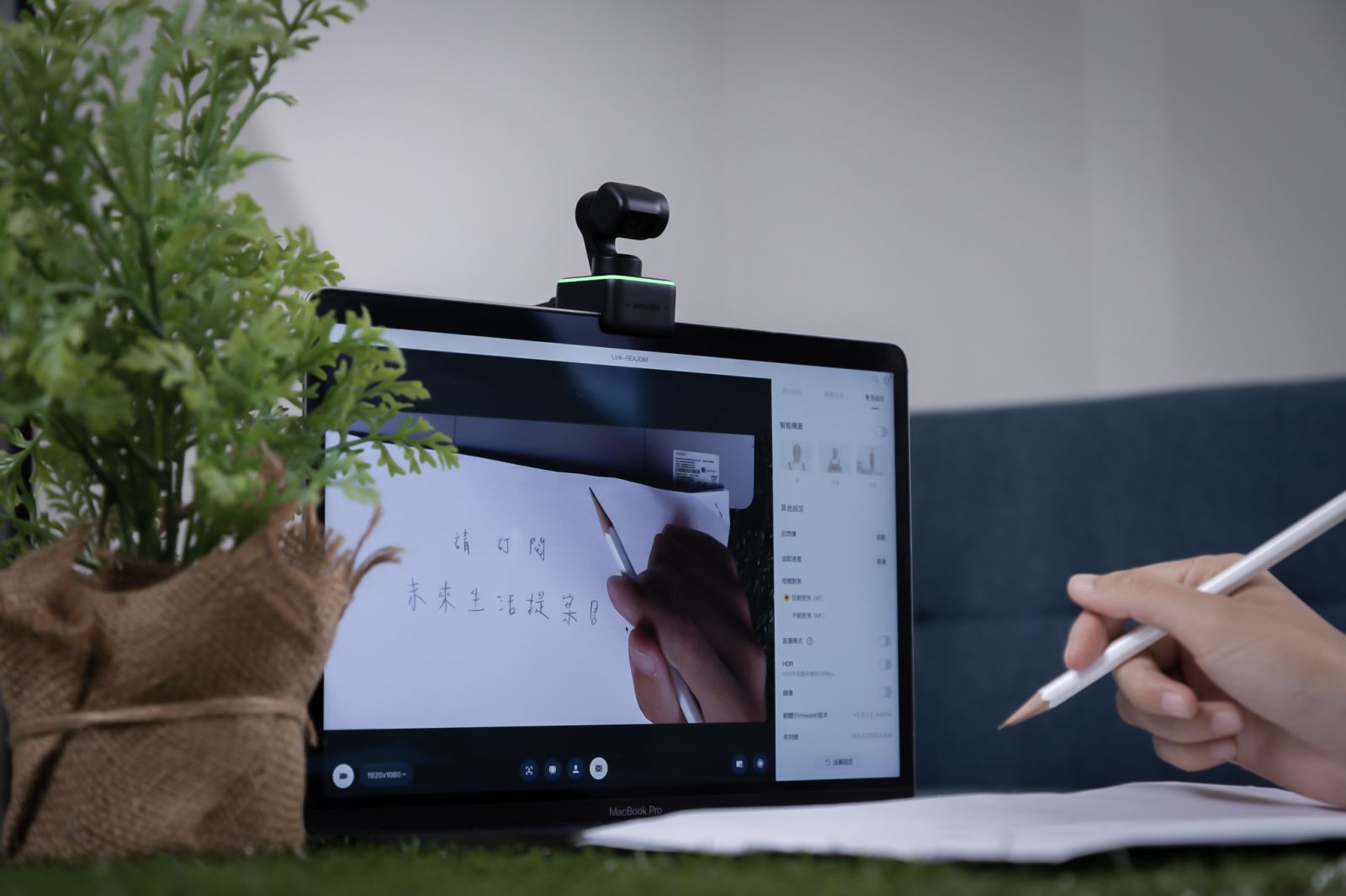 市面最強網路攝影機！insta360 Link 三手勢隔空操控、AI 智慧人像追蹤